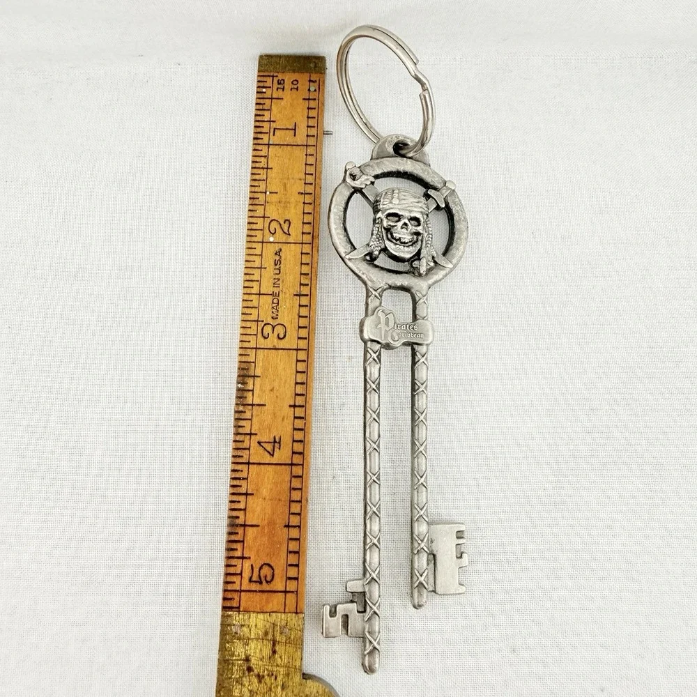 Disney Parks Exclusive Pirates of Caribbean Skeleton Key Chain Ring Bag Charm